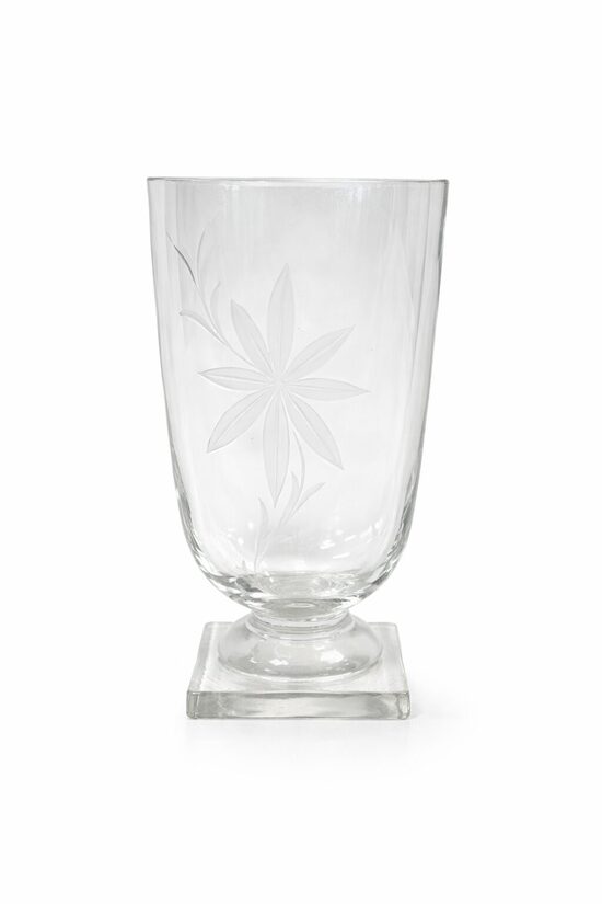 Stikla vāze ar gravējumu